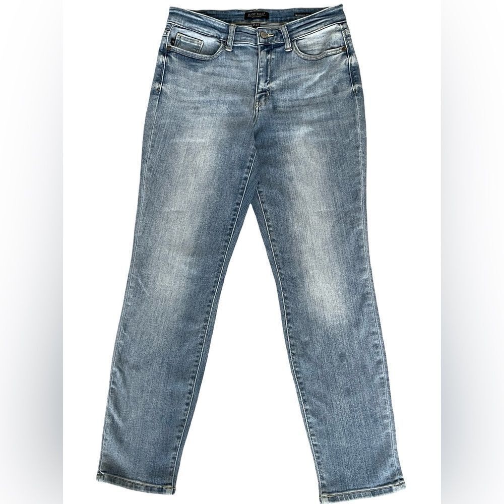 Judy Blue - Boyfriend fit Women's Jeans
Color: Stonewashed